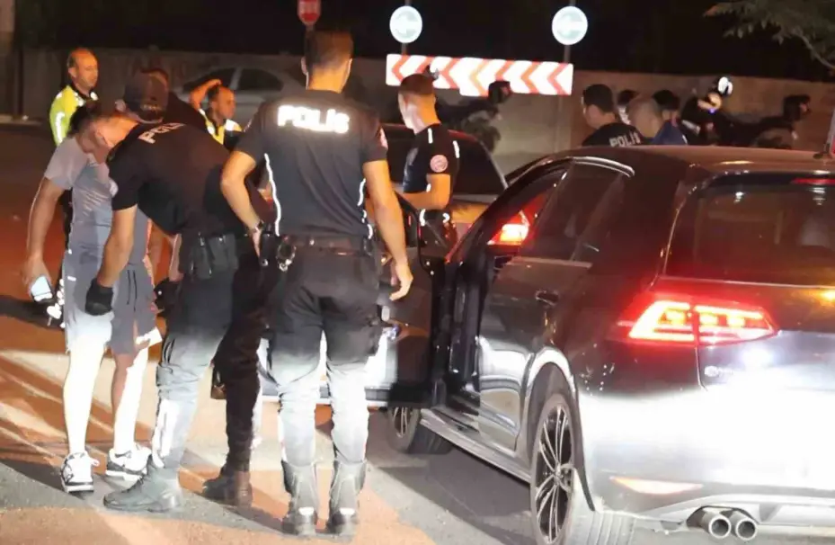 Aksaray’da araçlar ve şahıslar didik didik arandı