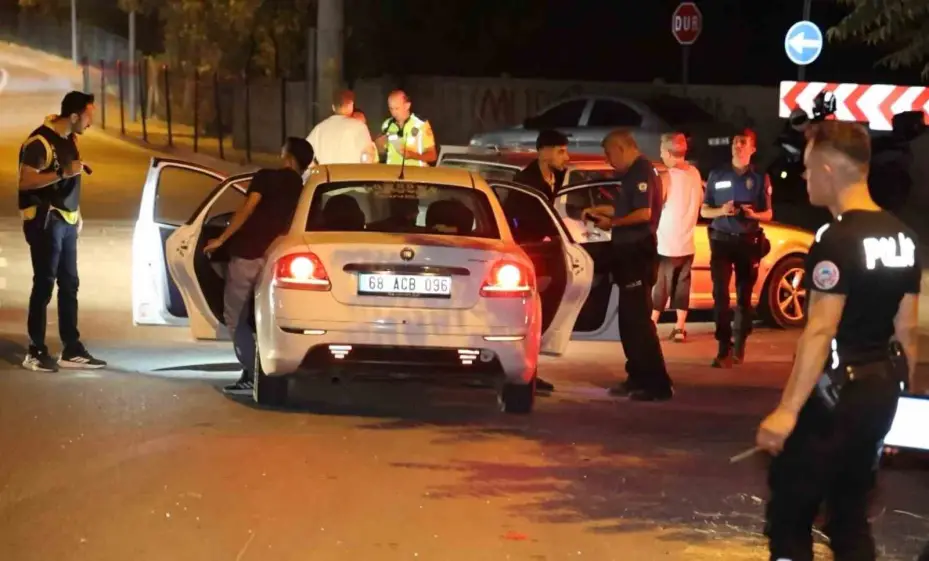 Aksaray’da araçlar ve şahıslar didik didik arandı