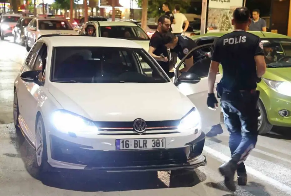 Aksaray’da araçlar ve şahıslar didik didik arandı