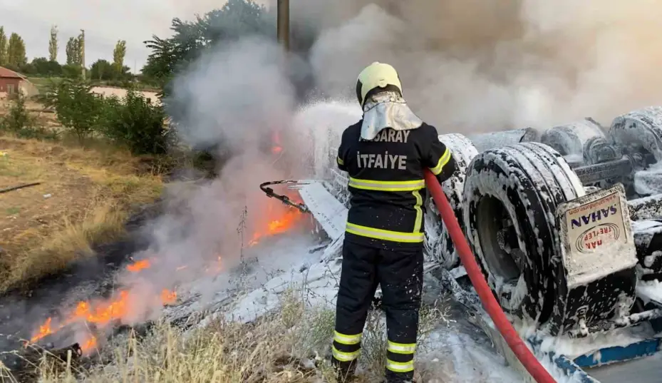 Şarampole devrilen tır alev topuna döndü