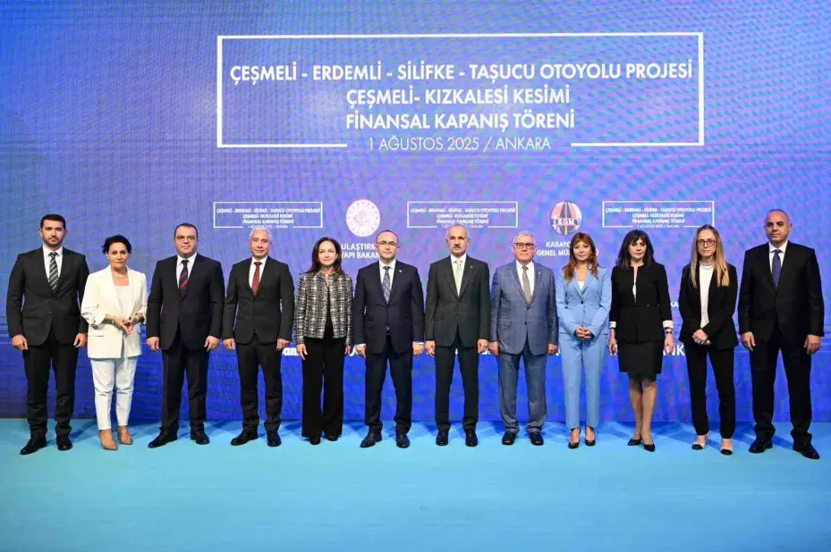 Bakan Uraloğlu: "Çeşmeli-Kızkalesi Otoyolumuz tamamlandığında kesintisiz, yüksek standartlı ve daha güvenli bir ulaşım imkanı sağlamış olacağız"