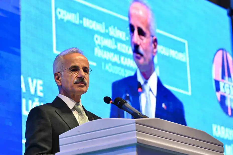 Bakan Uraloğlu: "Çeşmeli-Kızkalesi Otoyolumuz tamamlandığında kesintisiz, yüksek standartlı ve daha güvenli bir ulaşım imkanı sağlamış olacağız"