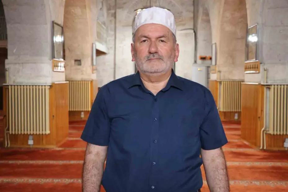 Eğri minaresiyle dikkat çeken 832 yıllık tarihi Sivas Ulu Camii’nin restorasyon çalışmalarına başlandı