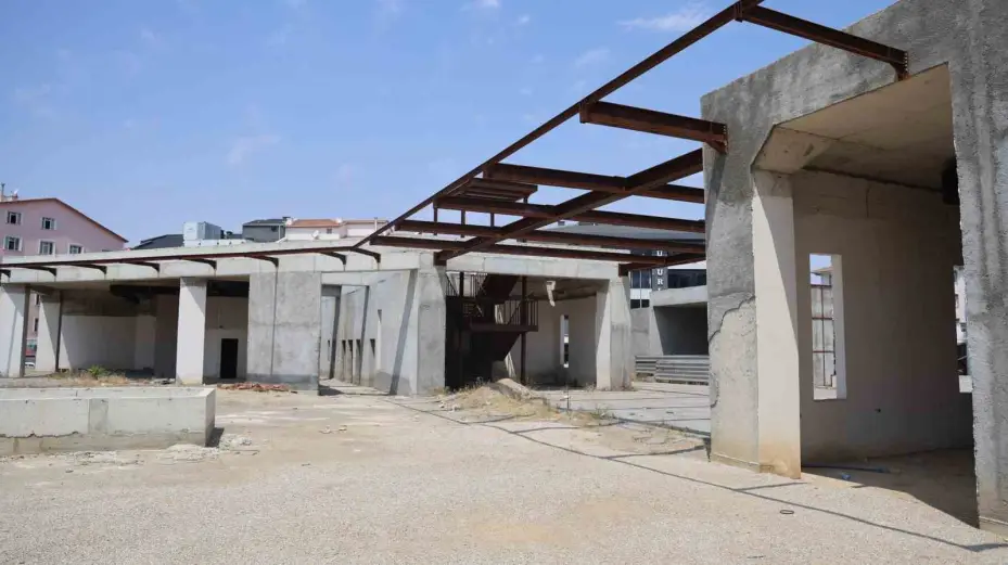 Yarım kalan proje durdu, vatandaşlar tepki gösterdi