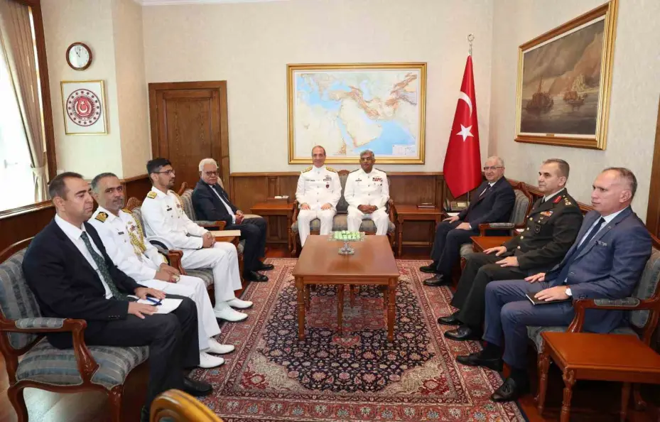 Bakan Güler, Pakistan Deniz Kuvvetleri Komutanı Oramiral Naveed Ashraf’ı kabul etti