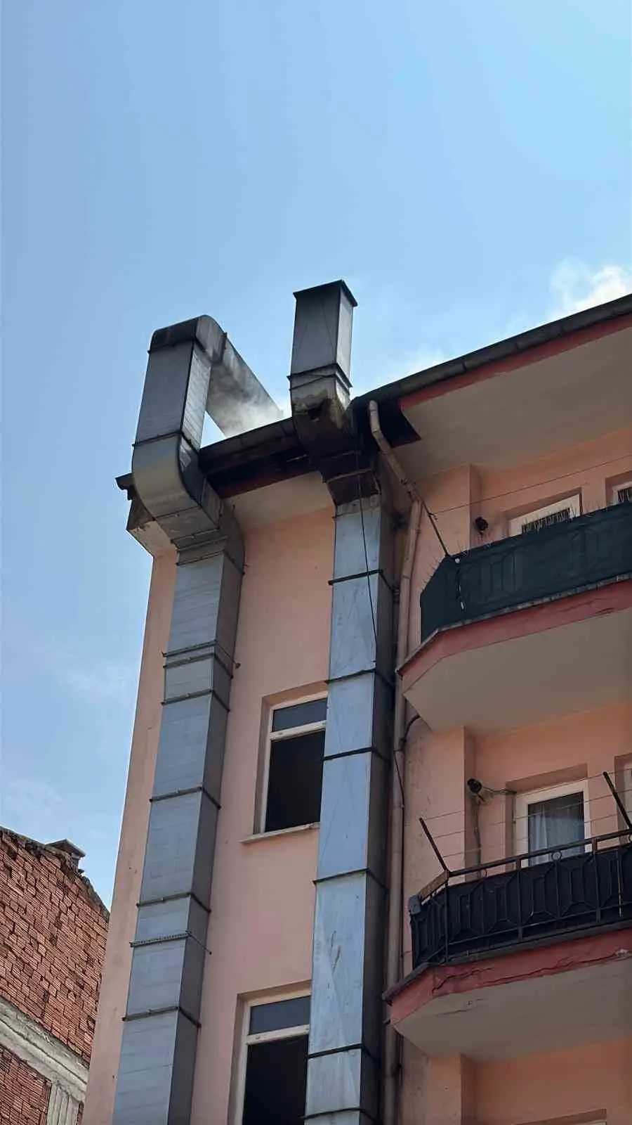 Ankara’da korkutan baca yangını