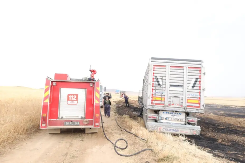 Yanan tır kullanılamaz hale geldi