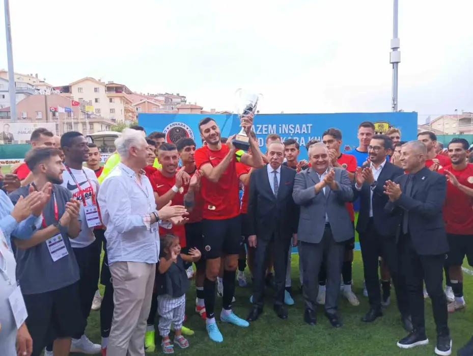 Hüseyin Eroğlu: "Transfer anlamında çalışmalarımız devam ediyor"