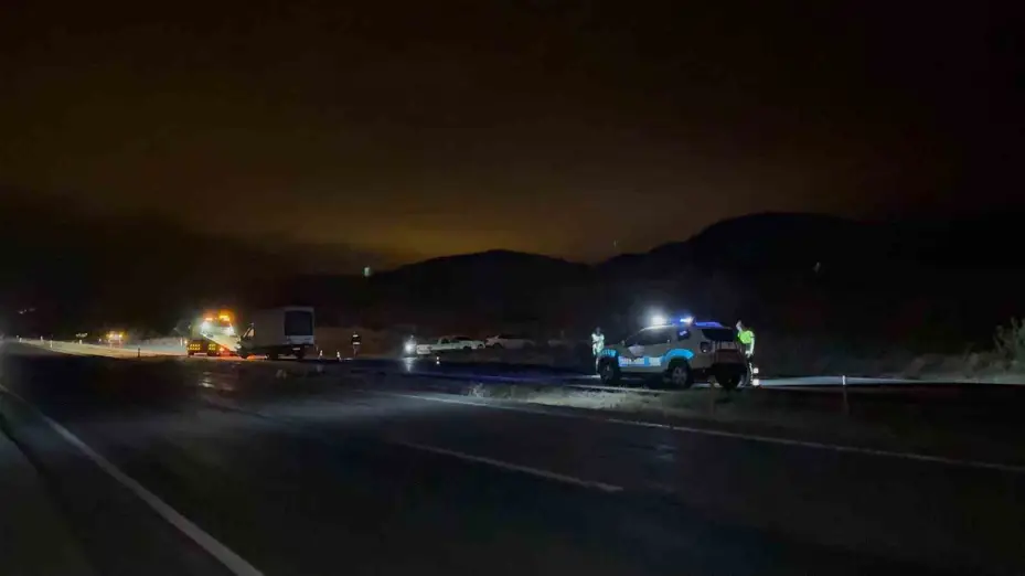 Önce kamyonet, ardından otomobil çarptı... Genç sürücü kazada hayatını kaybetti