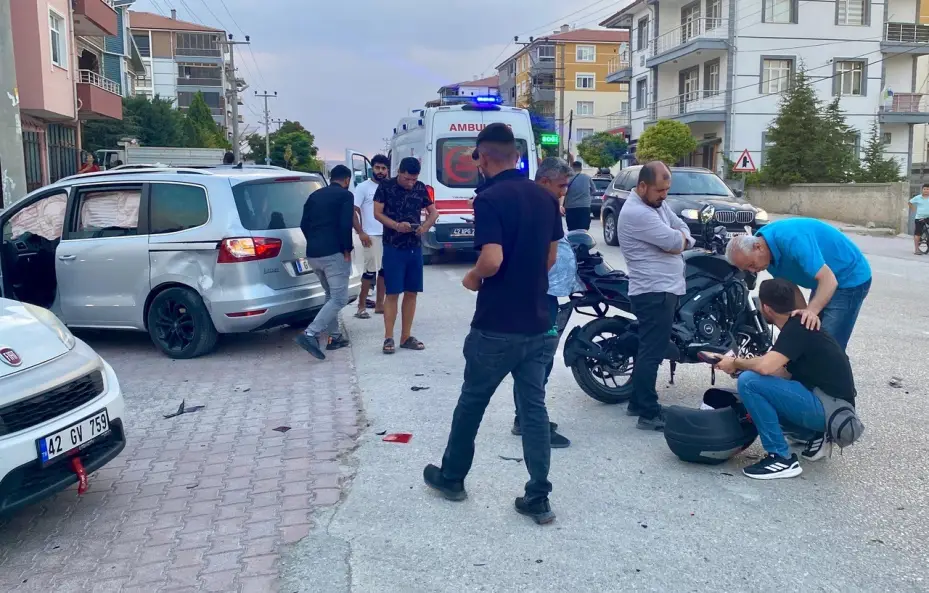 Otomobille çarpışan motosikletin sürücüsü ağır yaralandı