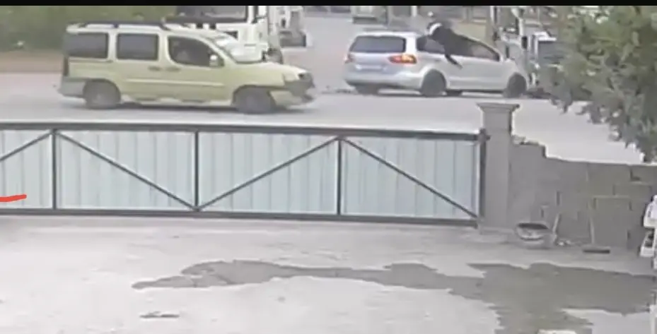 Otomobille çarpışan motosikletin sürücüsü ağır yaralandı
