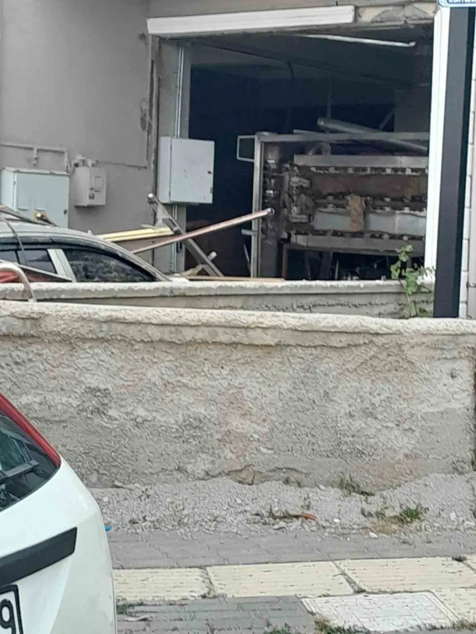 Elmadağ’da ekmek fırınında patlayan buhar makinası maddi hasara neden oldu