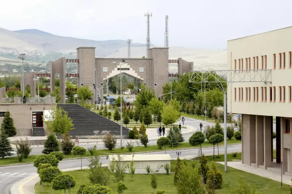 Rektör Uslu’dan YKS adaylarına mesaj: "NÖHÜ sizi bekliyor"