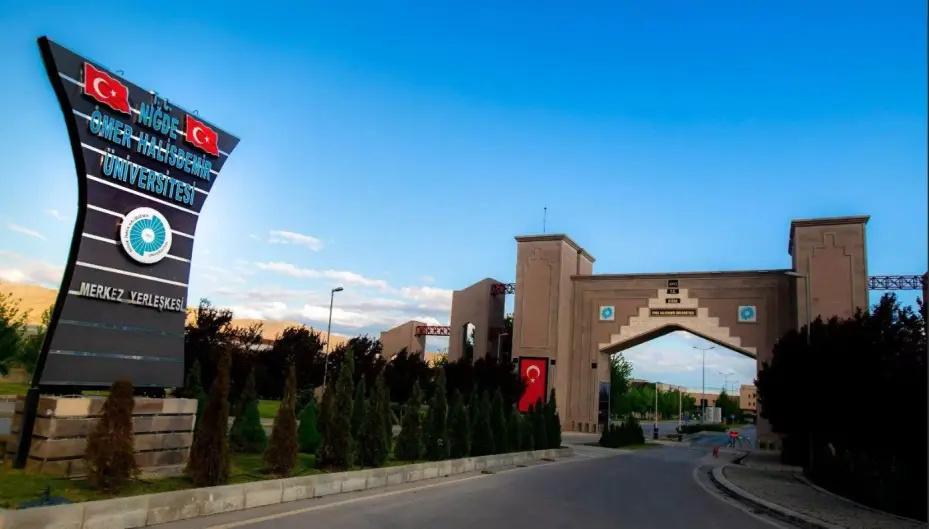 Rektör Uslu’dan YKS adaylarına mesaj: "NÖHÜ sizi bekliyor"