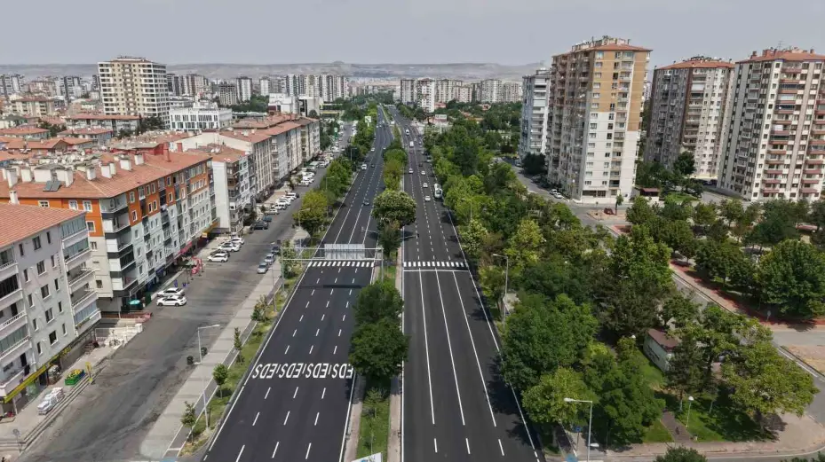 Büyükşehirin 20 milyon TL’lik yatırımla yenilediği havalimanı yoluna vatandaşlardan tam not