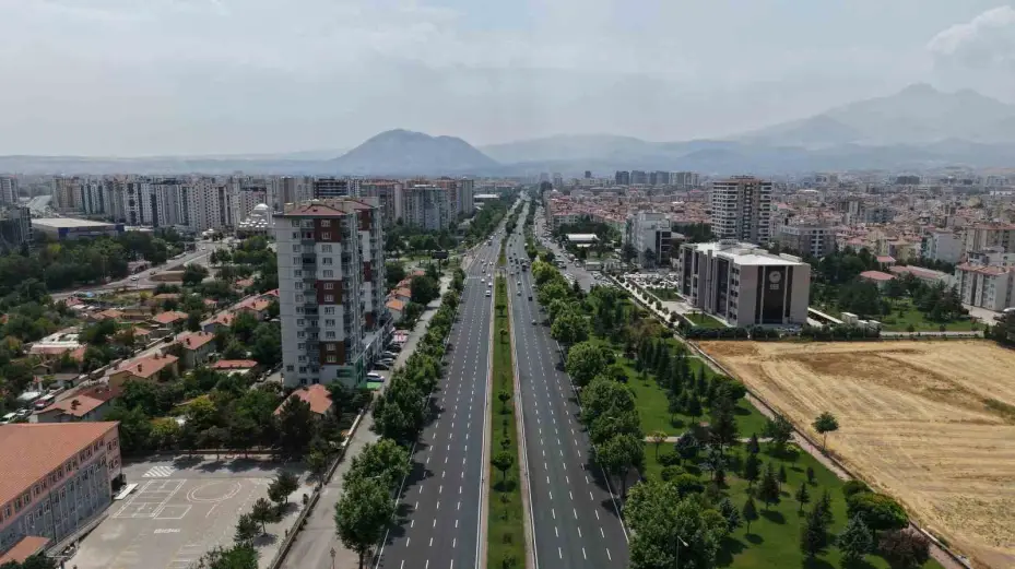 Büyükşehirin 20 milyon TL’lik yatırımla yenilediği havalimanı yoluna vatandaşlardan tam not