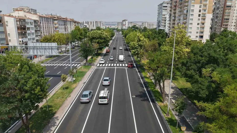 Büyükşehirin 20 milyon TL’lik yatırımla yenilediği havalimanı yoluna vatandaşlardan tam not