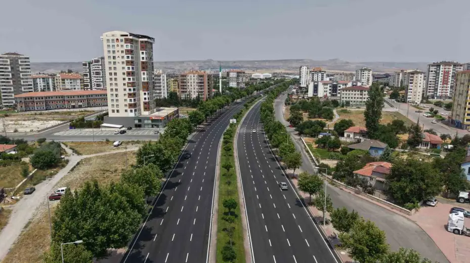 Büyükşehirin 20 milyon TL’lik yatırımla yenilediği havalimanı yoluna vatandaşlardan tam not