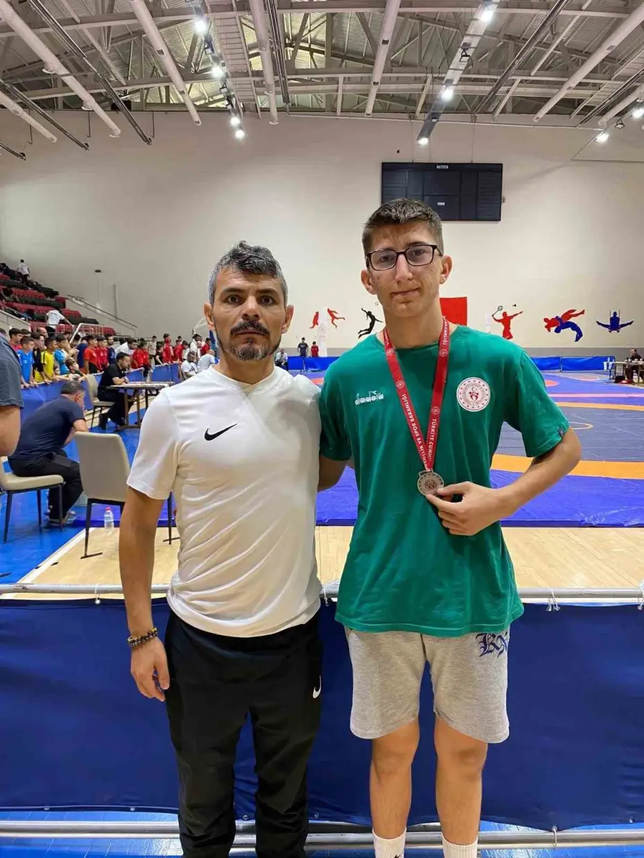 Eskişehirli sporcunun güreş başarısı