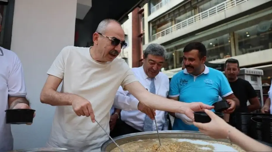 Aydemir’den vatandaşlara aşure ikramı