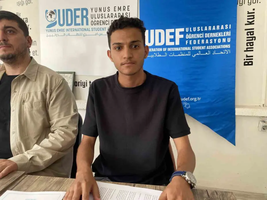 Yemenli 2 öğrenci ve babaları millet bahçesinde  darp edildi