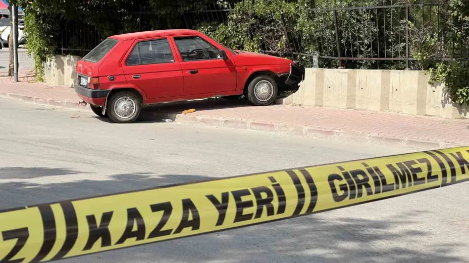 Dur ihtarına uymadı önce polise ardından duvara çarptı