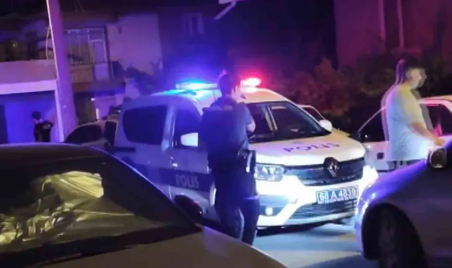 Karısıyla gönül ilişkisi olduğu iddia edilen şahsı bıçakladı