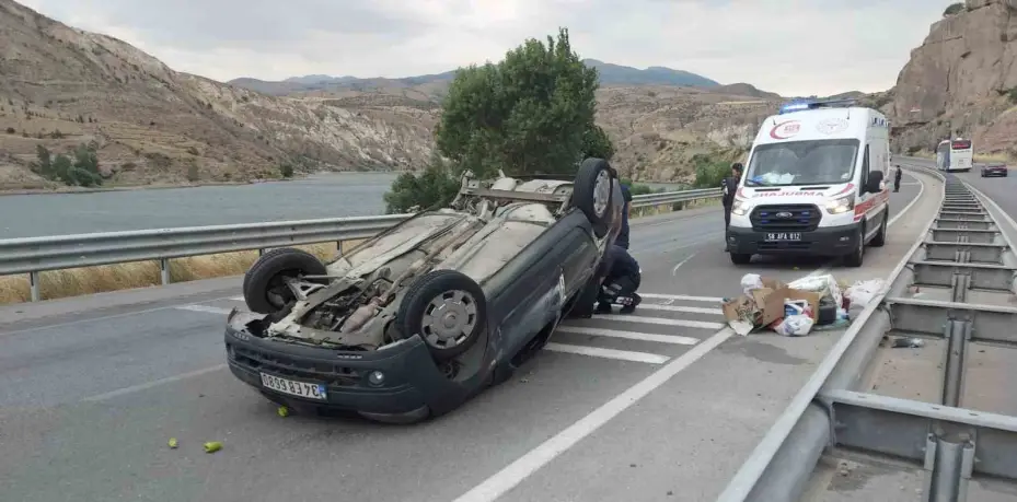 Lastiği kopan otomobil takla attı: 1 yaralı