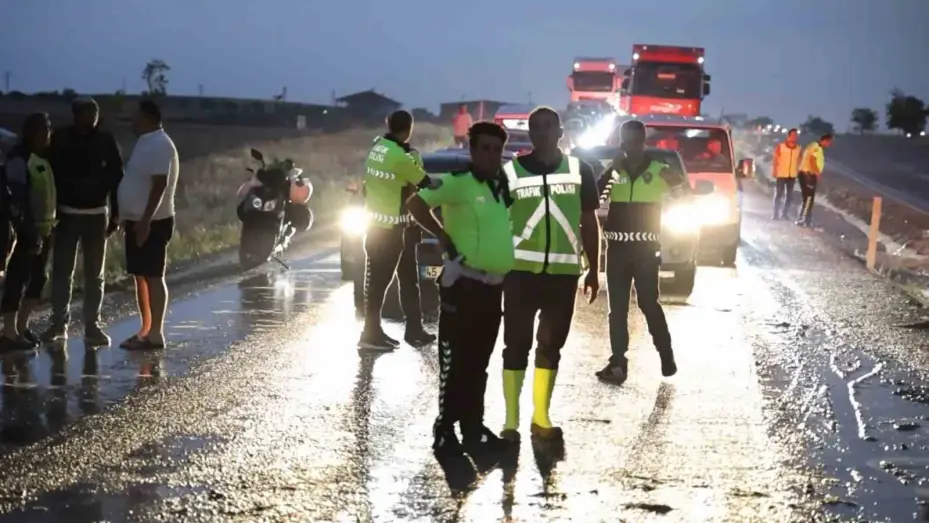 Aksaray-Nevşehir karayolunu sel vurdu: Yol trafiğe kapandı