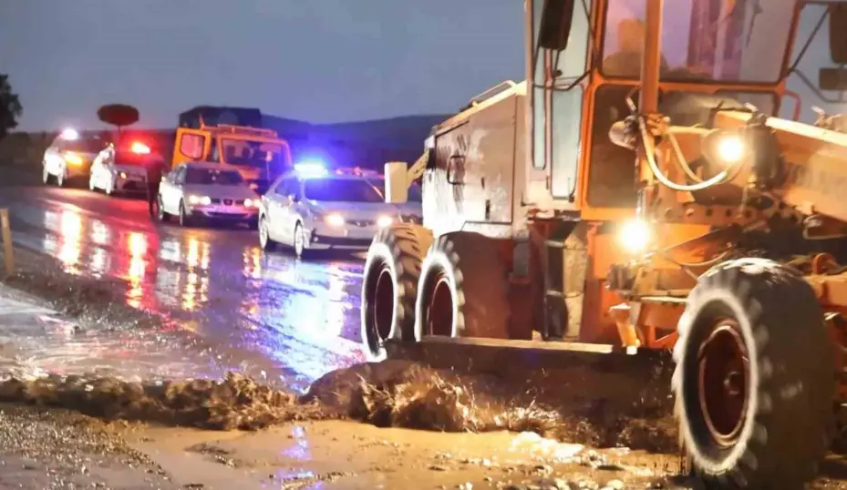 Aksaray-Nevşehir karayolunu sel vurdu: Yol trafiğe kapandı