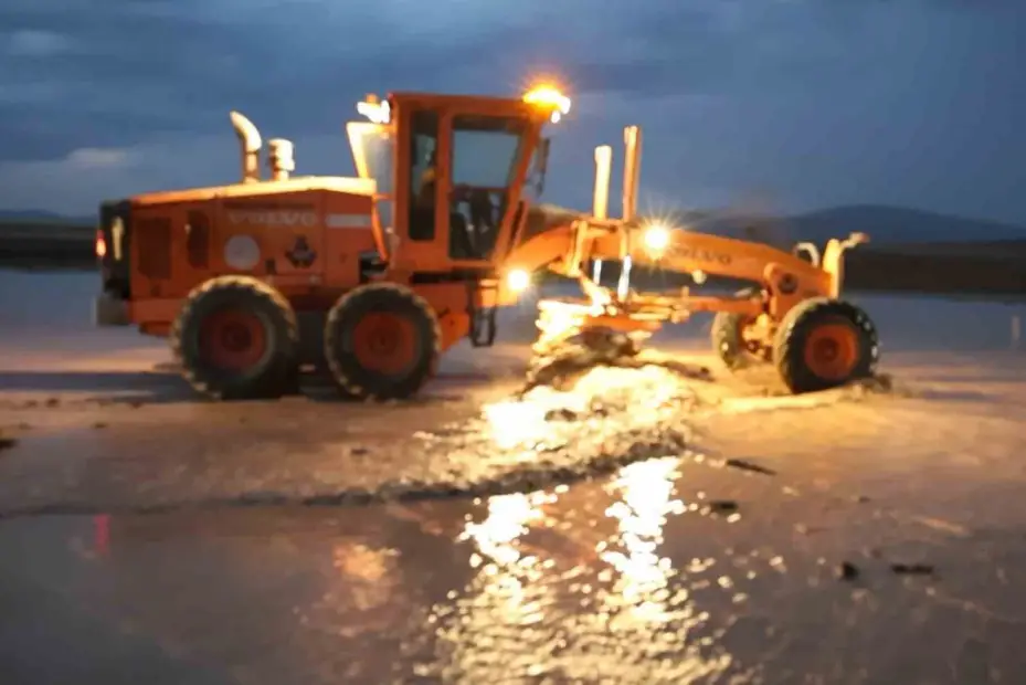 Aksaray-Nevşehir karayolunu sel vurdu: Yol trafiğe kapandı