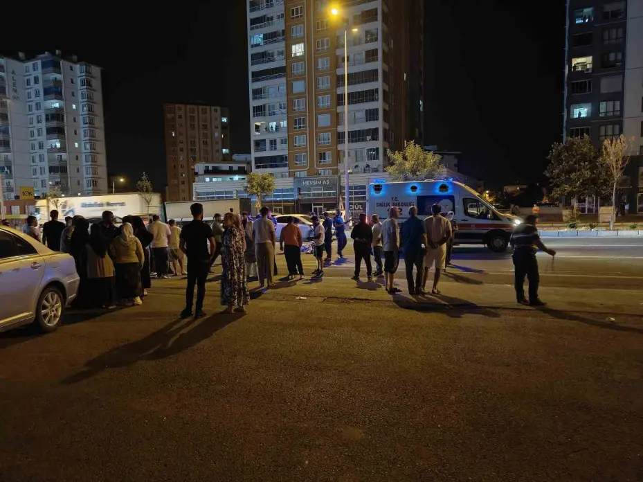 Kayseri’de feci kaza... Yolun karşısına geçen yayaya peş peşe 2 otomobil çarptı: 1 ölü