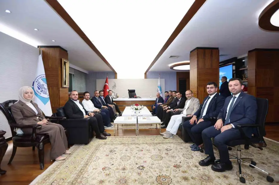 Başkan Büyükkılıç; AK Parti Gençlik Kolları Başkanı İbiş’i ağırladı