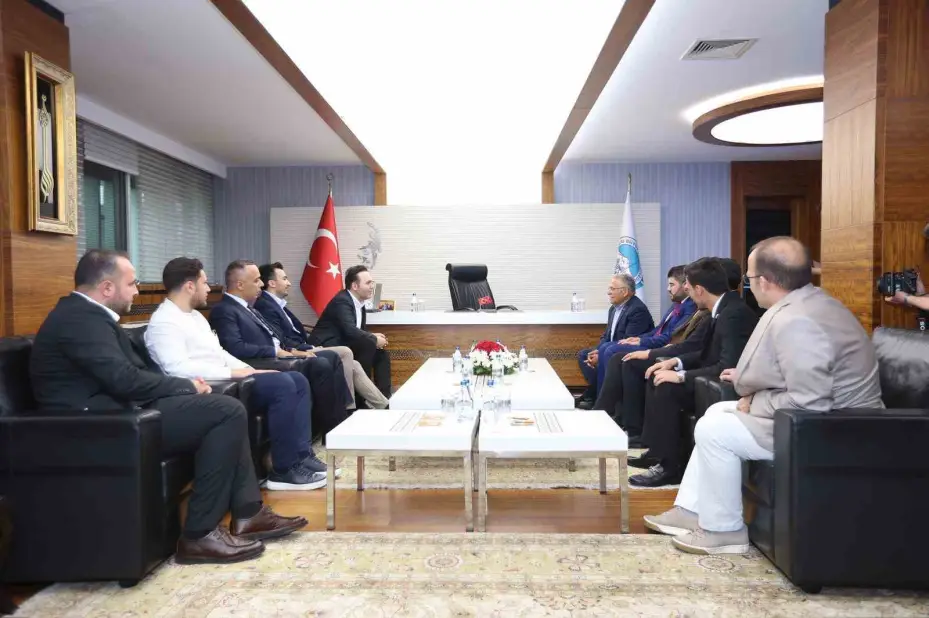 Başkan Büyükkılıç; AK Parti Gençlik Kolları Başkanı İbiş’i ağırladı