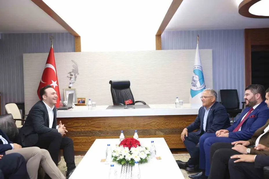 Başkan Büyükkılıç; AK Parti Gençlik Kolları Başkanı İbiş’i ağırladı