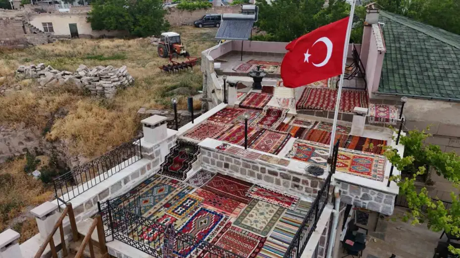 Yıllanmış halılar serildi, renk cümbüşü ortaya çıktı
