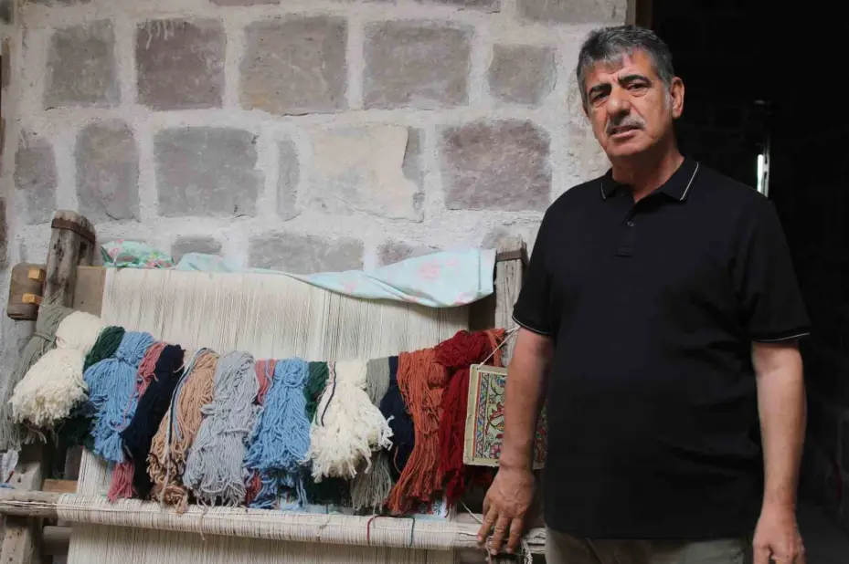 Yıllanmış halılar serildi, renk cümbüşü ortaya çıktı