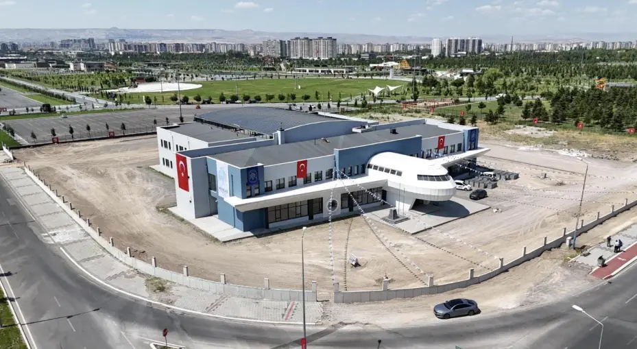 Elitaş; Havacılık Lisesi’ni ziyaret etti