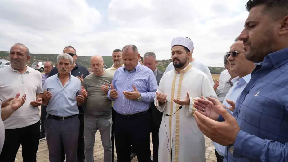 MHP Milletvekili Öztürk’ten vatandaşa hayrat çeşme ve mescit hizmeti