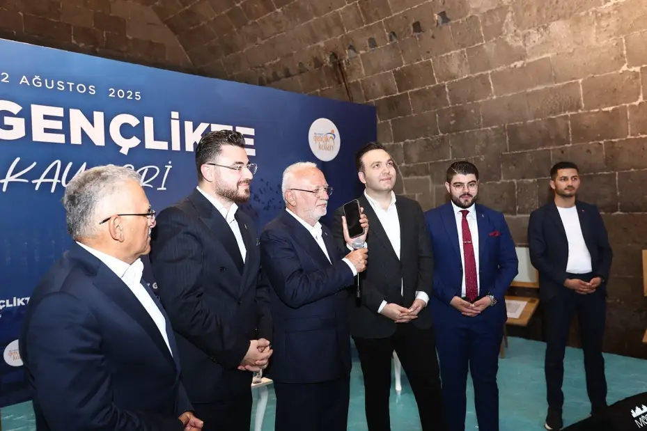 Başkan Büyükkılıç’tan ’Gesi Bağları’ türküsü
