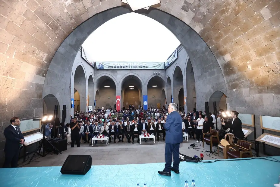 Başkan Büyükkılıç’tan ’Gesi Bağları’ türküsü