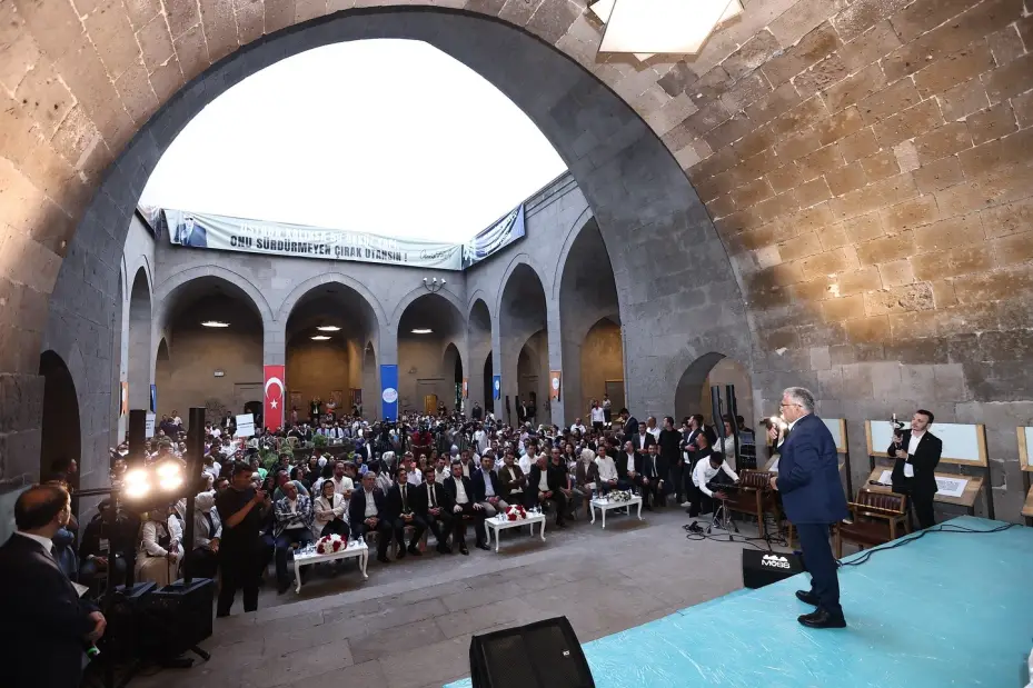Başkan Büyükkılıç’tan ’Gesi Bağları’ türküsü