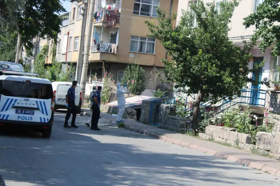 Komşular kokudan rahatsız oldu, acı olay ortaya çıktı