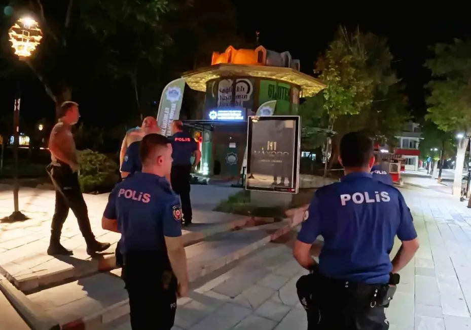 Belediye büfesini soyan hırsız suçüstü yakalandı