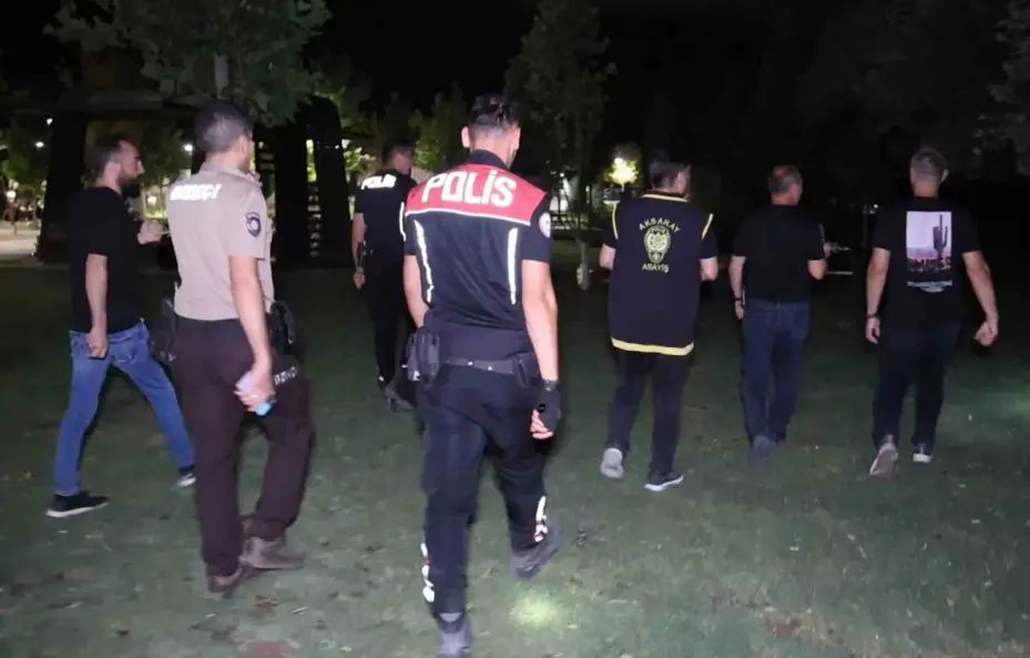 Aksaray’da 116 polisle park ve bahçelerde şok uygulama