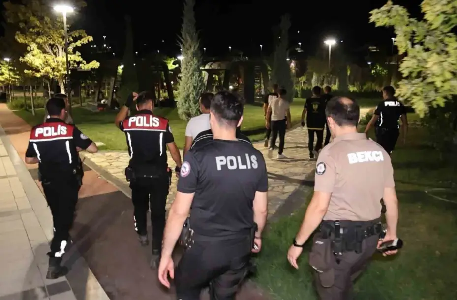 Aksaray’da 116 polisle park ve bahçelerde şok uygulama