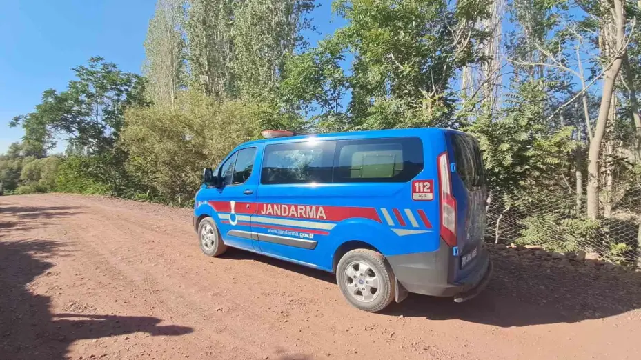 Karaman’da at arabası şarampole yuvarlandı: 4 yaralı