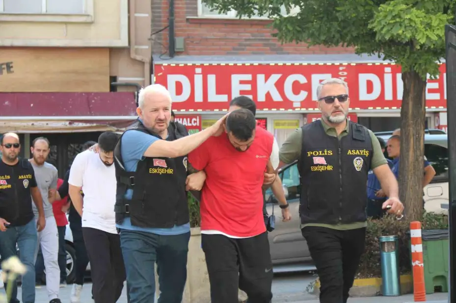Eskişehir’deki silahlı saldırının şüphelileri hakim karşısında