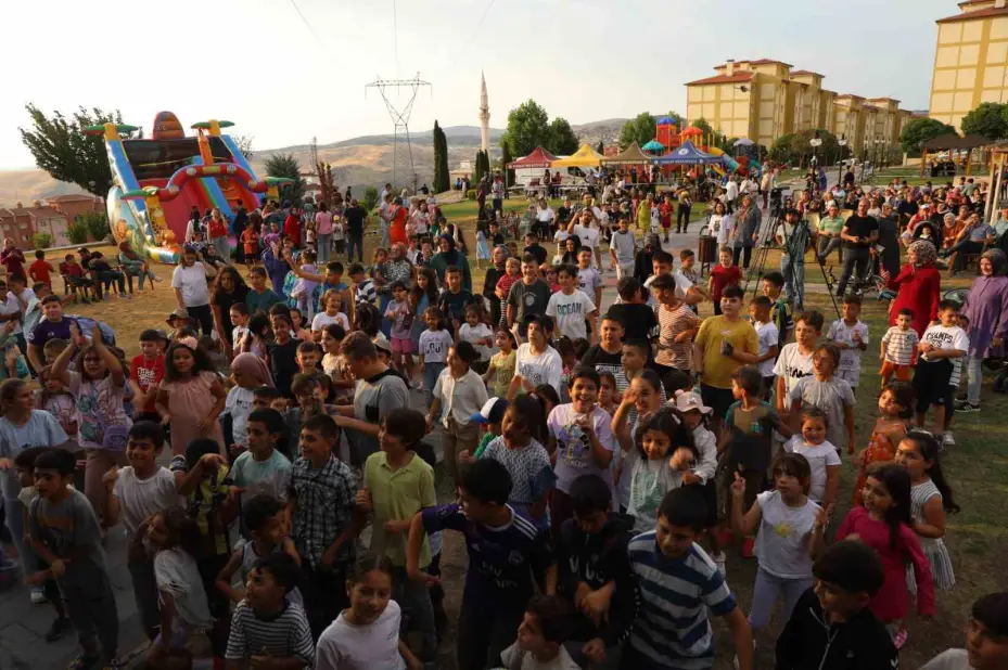 Yozgat Belediyesi’nin düzenlediği mahalle şenlikleriyle çocuklar doyasıya eğlendi