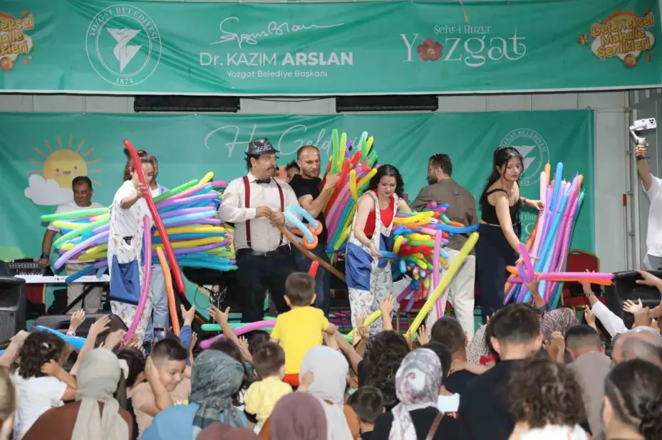 Yozgat Belediyesi’nin düzenlediği mahalle şenlikleriyle çocuklar doyasıya eğlendi